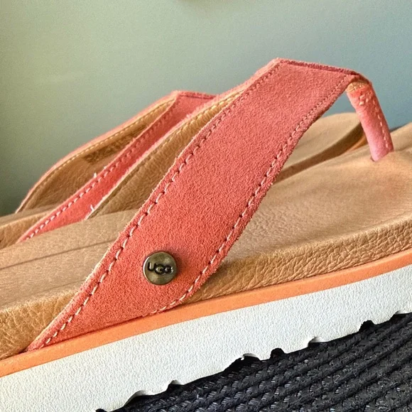 EUC RARE! UGG Coral thong, flip flop, sandal - Picture 9 of 10